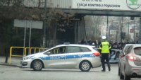 Policjanci zabezpieczający przemarsz pseudokibiców podczas Wielkich Derbów Śląska