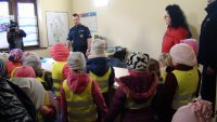 Dzieci z Przedszkola nr 43 w Zabrzu podczas wizyty w Komisariacie I Policji w Zabrzu