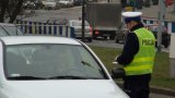 Policjant zabrzańskiej drogówki podczas kontroli drogowej
