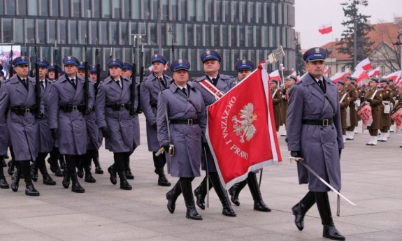 Policjanci podczas uroczystości  Obchodów 100. rocznicy odzyskania przez Polskę Niepodległości
