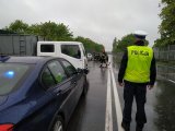 Zdjęcie kolorowe - Policjanci zabrzańskiej drogówki podczas wykonywania czynności przy śmiertelnym wypadku, do którego doszło na DK 88